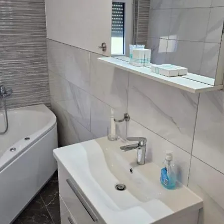 Spacious With Outdoor Swimming Pool In - Three Bedroom Appartement Trogir